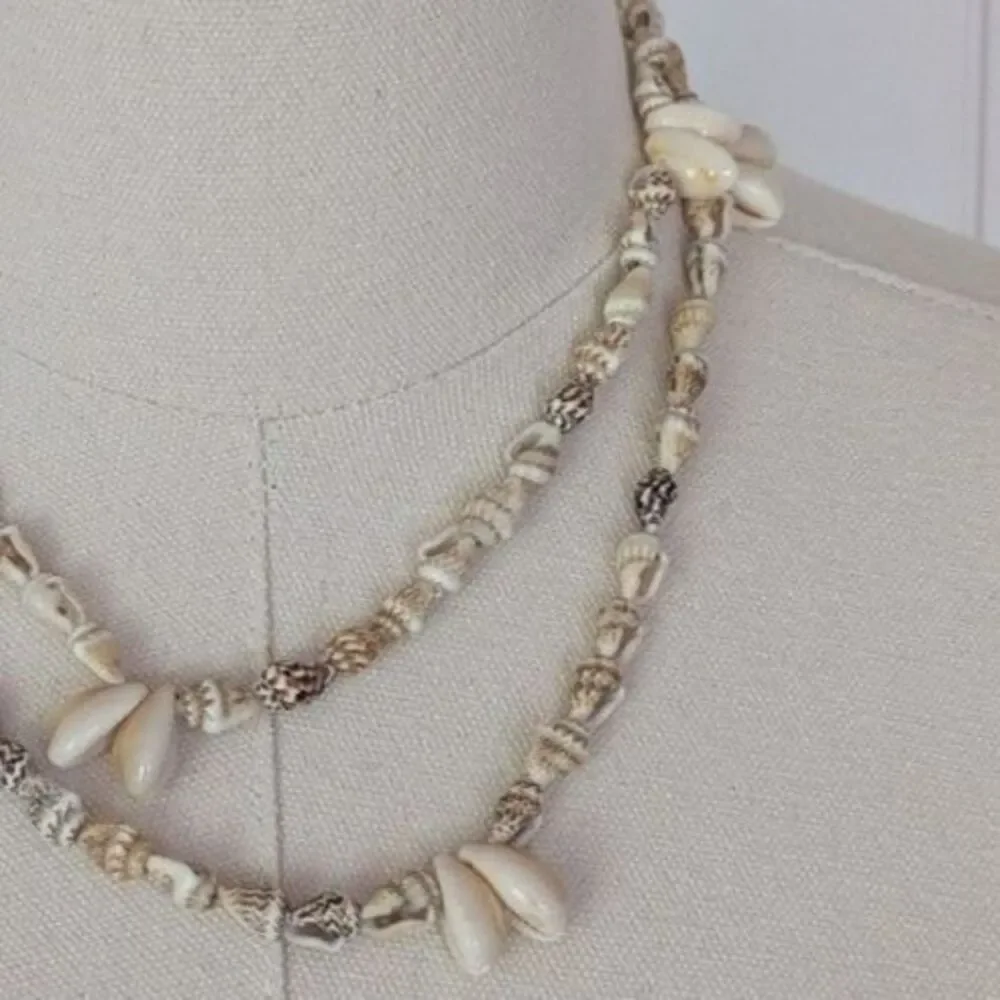 Set of 2 conch and cowrie shell necklaces - 17